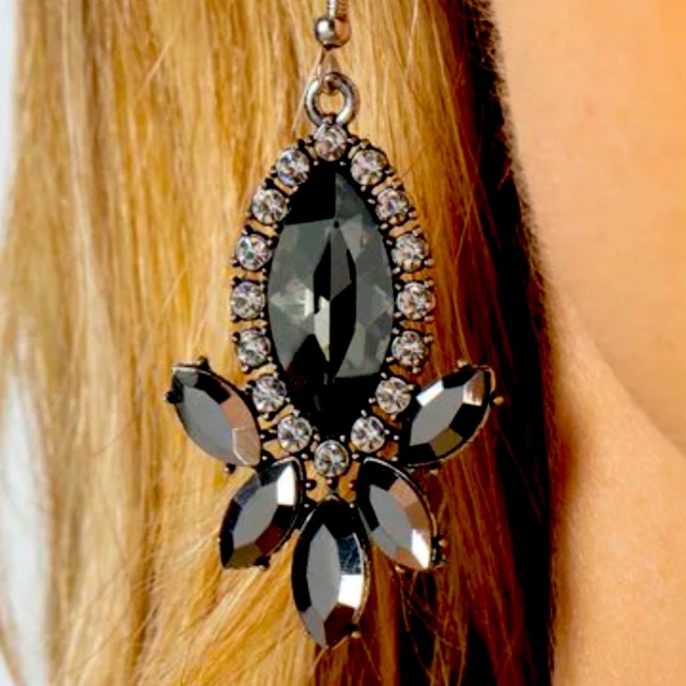 🩶⚡️🩶 “SERVING UP SPARKLE” SILVER EARRINGS ~ PAPARAZZI❗️STUNNING❗️🩶⚡️🩶